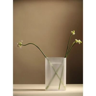 Vaso Ridge di Muuto - Bianco, Vetro Opaco Soffiato, 35cm - Design Scultoreo Vaso Ridge di Muuto - Bianco, Vetro Opaco Soffiato, 35cm - Design Scultoreo