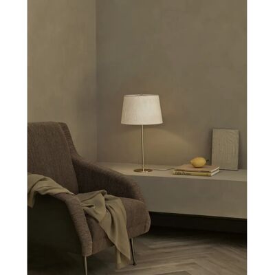 Lampe de table GUBI 9205 - Laiton et toile - 57cm - Publicité Lampe de table GUBI 9205 - Laiton et toile - 57cm - Publicité
