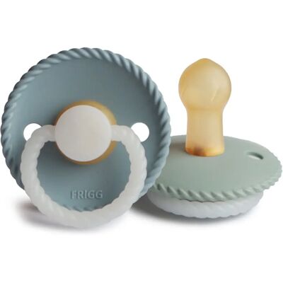 FRIGG Tétine Taille 1:0-6 mois - Sucette, Stone Blue Night/Sage Night, 2 pcs - Publicité FRIGG Tétine Taille 1:0-6 mois - Sucette, Stone Blue Night/Sage Night, 2 pcs - Publicité