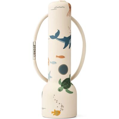 Liewood Gry - Créature Marine/Sable - Lampe de Poche Réglable en Silicone - Torche - Publicité Liewood Gry - Créature Marine/Sable - Lampe de Poche Réglable en Silicone - Torche - Publicité