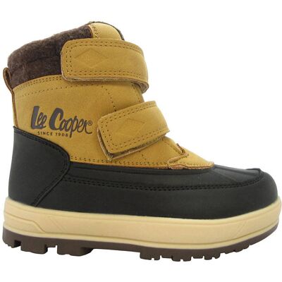Brązowe buty dziecięce Lee Cooper - Izolowane zimowe buty Brązowe buty dziecięce Lee Cooper - Izolowane zimowe buty