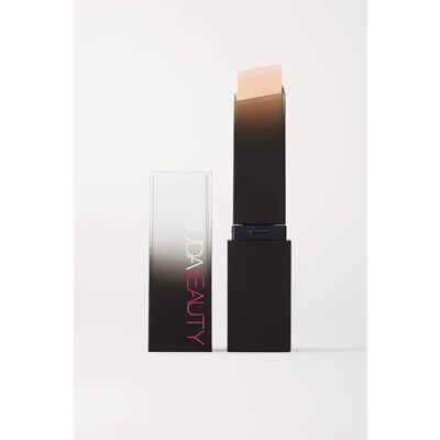 Huda Beauty FauxFilter Foundation Stick Beignet Huda Beauty FauxFilter Foundation Stick Beignet