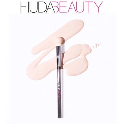 Huda Beauty HUDA BEAIUTY Conceal & Blend Complexion Brush - Makeup Brush - Synthetic Fibers - For Liquid and Powder Huda Beauty HUDA BEAIUTY Conceal & Blend Complexion Brush - Makeup Brush - Synthetic Fibers - For Liquid and Powder