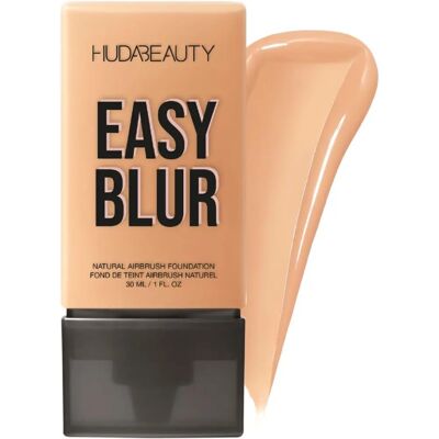 Huda Beauty Easy Blur Natural Airbrush Foundation - Butter Pecan - Foundation - Publicité Huda Beauty Easy Blur Natural Airbrush Foundation - Butter Pecan - Foundation - Publicité