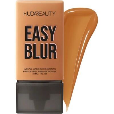Huda Beauty - Easy Blur Natural Airbrush Foundation - Fond de teint - Publicité Huda Beauty - Easy Blur Natural Airbrush Foundation - Fond de teint - Publicité