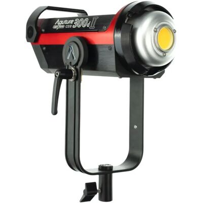 Aputure Light Storm C300d MkII Lampe LED V-mount - 300W - Noir - Publicité Aputure Light Storm C300d MkII Lampe LED V-mount - 300W - Noir - Publicité