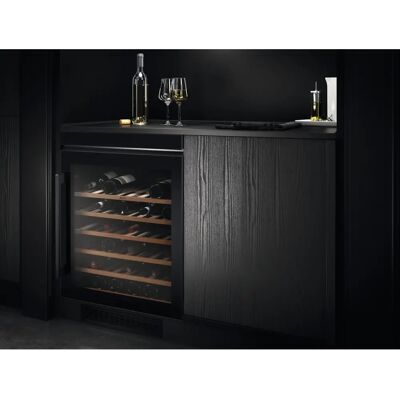 AEG AWUS052B5B - Svart - Vinlagringsskap AEG AWUS052B5B - Svart - Vinlagringsskap