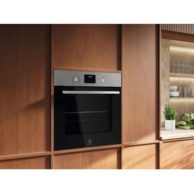 Electrolux LOF4P46TX - Four pyrolyse 72L - Publicité Electrolux LOF4P46TX - Four pyrolyse 72L - Publicité