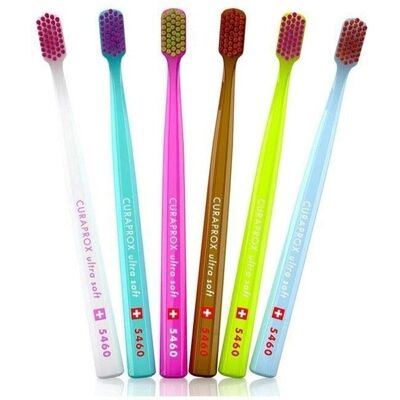 Brosse à dents ultra douce Curaprox 5460 - Élimination de la plaque - Publicité Brosse à dents ultra douce Curaprox 5460 - Élimination de la plaque - Publicité