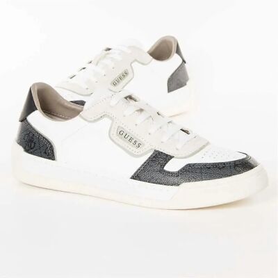Baskets en Cuir Blanc Guess Essentials pour Hommes - Baskets - Publicité Baskets en Cuir Blanc Guess Essentials pour Hommes - Baskets - Publicité