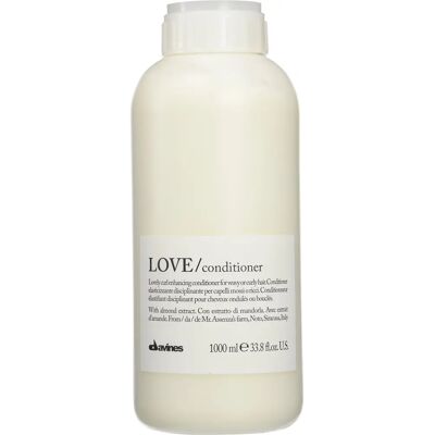 Davines Essential Haircare Love Curl - Condicionador Nutritivo para Cabelos Cacheados 1000mL Davines Essential Haircare Love Curl - Condicionador Nutritivo para Cabelos Cacheados 1000mL