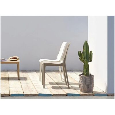 Chaise empilable en plastique Ginevra - Intérieur/Extérieur - Publicité Chaise empilable en plastique Ginevra - Intérieur/Extérieur - Publicité
