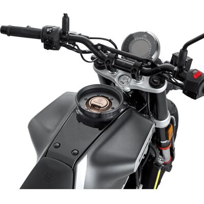 GIVI Tankfeste Husqvarna Svartpilen 125/401 - Svart - Rask frigjøringssystem GIVI Tankfeste Husqvarna Svartpilen 125/401 - Svart - Rask frigjøringssystem