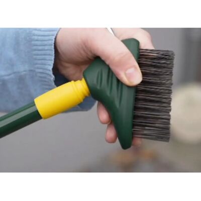 Brosse de jardin avec poignée télescopique - Outil de nettoyage extérieur efficace Brosse de jardin avec poignée télescopique - Outil de nettoyage extérieur efficace