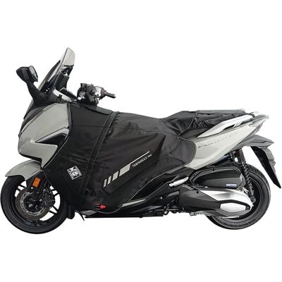Tucano Urbano Couvre jambes R220PRO-X pour Honda Forza 125/350 - Publicité Tucano Urbano Couvre jambes R220PRO-X pour Honda Forza 125/350 - Publicité