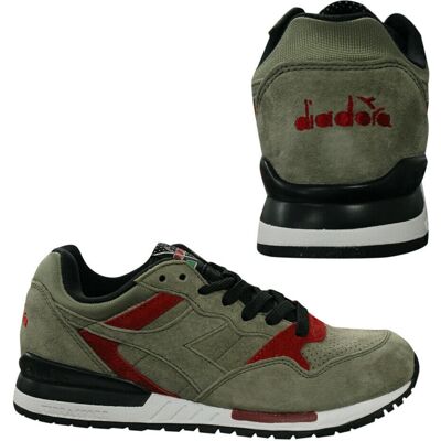 Diadora C7068 B64B Brown Unisex Trainers - Shoe Type Diadora C7068 B64B Brown Unisex Trainers - Shoe Type