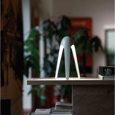 Lampe de table LED tactile Cyborg de Martinelli Luce - Blanc - Intérieur - Publicité Lampe de table LED tactile Cyborg de Martinelli Luce - Blanc - Intérieur - Publicité