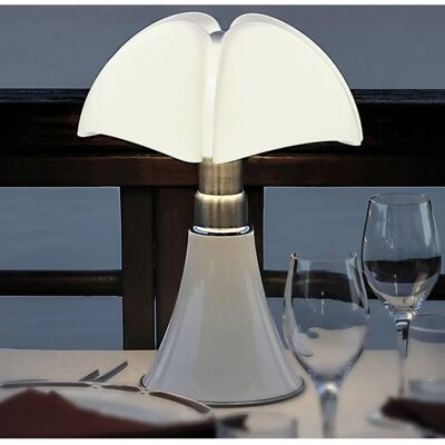 Martinelli Luce Mini Pipistrello - Lampada da tavolo ricaricabile senza fili - Bianca - Designer Gae Aulenti Martinelli Luce Mini Pipistrello - Lampada da tavolo ricaricabile senza fili - Bianca - Designer Gae Aulenti