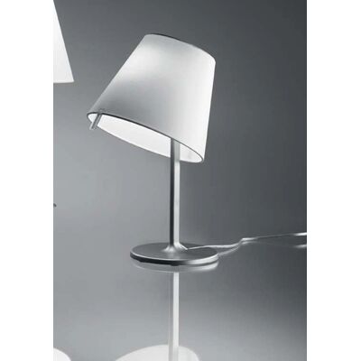 Artemide Melampo Nachttischlampe - Verstellbarer Satin-Schirm - Italienisches Design Artemide Melampo Nachttischlampe - Verstellbarer Satin-Schirm - Italienisches Design