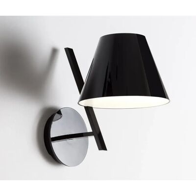 Artemide La Petite Applique Murale - Design Géométrique Moderne - Publicité Artemide La Petite Applique Murale - Design Géométrique Moderne - Publicité