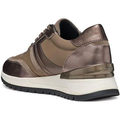 Geox D Desya Brązowe Sneakers - Oddychające, Stylowe, Wytrzymałe Geox D Desya Brązowe Sneakers - Oddychające, Stylowe, Wytrzymałe