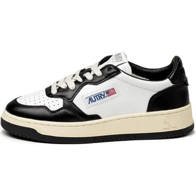 AUTRY - Medalist Low - Blanc Noir - Cuir - Sneakers - Publicité AUTRY - Medalist Low - Blanc Noir - Cuir - Sneakers - Publicité