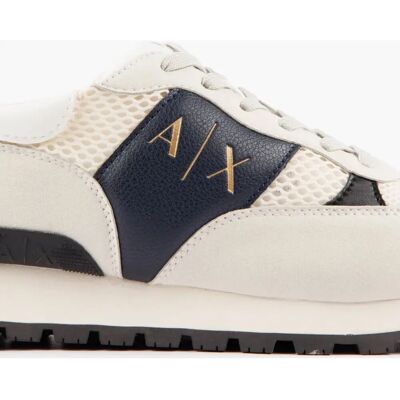 Armani Exchange Baskets en cuir blanc XUX181XV807S054 - Chaussures - Publicité Armani Exchange Baskets en cuir blanc XUX181XV807S054 - Chaussures - Publicité