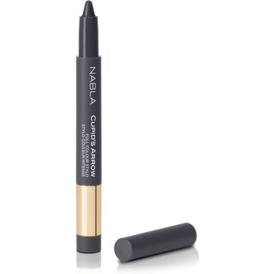NABLA Cupid’s Arrow Longwear Stylo - Arrow #10 - Gris Midnight - Stylo Maquillage - Publicité NABLA Cupid’s Arrow Longwear Stylo - Arrow #10 - Gris Midnight - Stylo Maquillage - Publicité