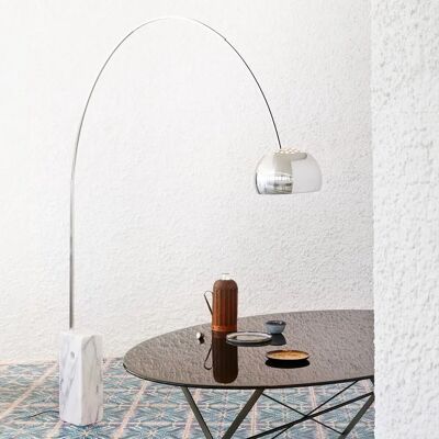 Lampadaire Arco de Flos - Base en marbre - Tige en acier ajustable - Publicité Lampadaire Arco de Flos - Base en marbre - Tige en acier ajustable - Publicité