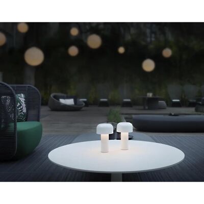 Lampada da tavolo ricaricabile senza fili Flos Bellhop - Design moderno Lampada da tavolo ricaricabile senza fili Flos Bellhop - Design moderno
