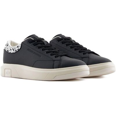 Armani Exchange XUX123XV761N814 Chaussures noires - Trainers - Publicité Armani Exchange XUX123XV761N814 Chaussures noires - Trainers - Publicité