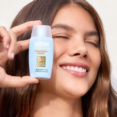 Isdin Fusion Water SPF50 - Protetor solar leve para pele oleosa/mista Isdin Fusion Water SPF50 - Protetor solar leve para pele oleosa/mista