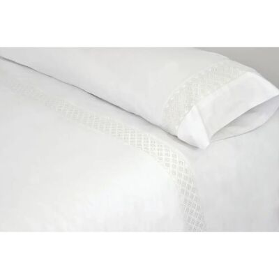 Ensemble de housse de duvet blanc ELISA Pierre Cardin - Publicité Ensemble de housse de duvet blanc ELISA Pierre Cardin - Publicité