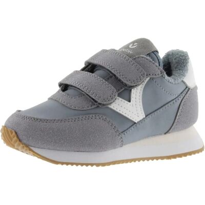 Victoria Jeans et Baskets - Sport et Quotidien - Publicité Victoria Jeans et Baskets - Sport et Quotidien - Publicité