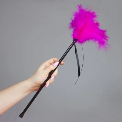 Secret play Feather Ticker Fuchsia - Chatouilles sensuelles - 43 cm - Feather Ticker - Publicité Secret play Feather Ticker Fuchsia - Chatouilles sensuelles - 43 cm - Feather Ticker - Publicité