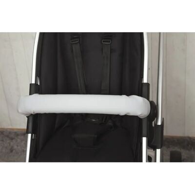 Housse de barre de sécurité en faux cuir gris BABYLINE - Protection de poussette Housse de barre de sécurité en faux cuir gris BABYLINE - Protection de poussette