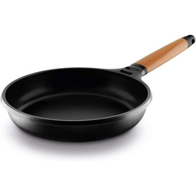 Poêle à induction Castey avec manche en bois de cèdre - Ustensiles de cuisine Poêle à induction Castey avec manche en bois de cèdre - Ustensiles de cuisine