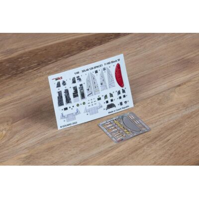 Eduard Lockheed-Martin F-16D Block 30 SPACE 1/48 Decal - Modellzubehör Eduard Lockheed-Martin F-16D Block 30 SPACE 1/48 Decal - Modellzubehör