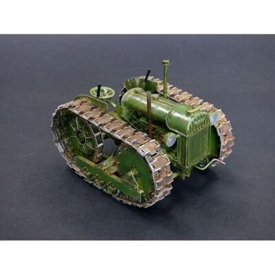 Plus Model Fordson N Crawler Kit - 1:35 Militärmodell Plus Model Fordson N Crawler Kit - 1:35 Militärmodell