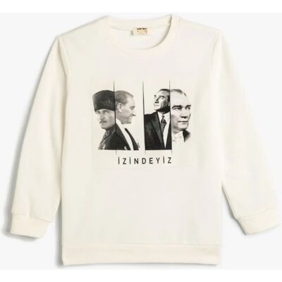Sweatshirt Imprimé Atatürk de Koton - Manches longues et col rond pour 11-12 ans Sweatshirt Imprimé Atatürk de Koton - Manches longues et col rond pour 11-12 ans