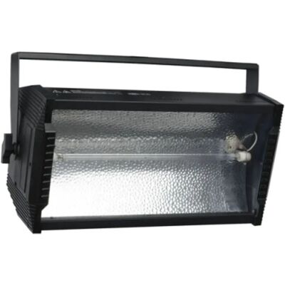 Showtec Titan Strobe BLAZE RGB 1500W - Stroboscope LED - Publicité Showtec Titan Strobe BLAZE RGB 1500W - Stroboscope LED - Publicité