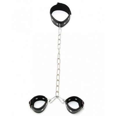 Ensemble de Bondage Rimba - Menottes en Cuir et Métal avec 3 Mousquetons Ensemble de Bondage Rimba - Menottes en Cuir et Métal avec 3 Mousquetons