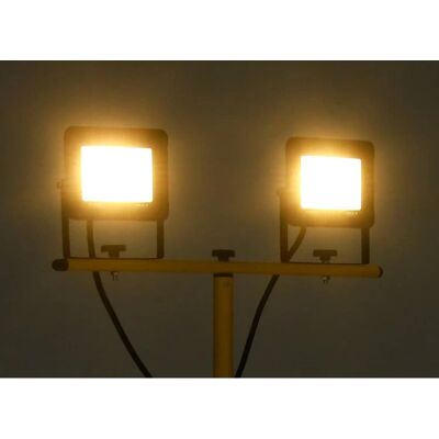 vidaXL LED-Fluter mit Stativ - 2x30 W Warmweiß vidaXL LED-Fluter mit Stativ - 2x30 W Warmweiß