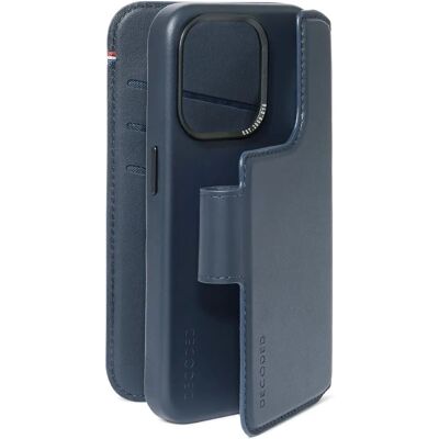 Coque portefeuille en cuir bleu marine Decoded pour iPhone 15 Pro Max - Publicité Coque portefeuille en cuir bleu marine Decoded pour iPhone 15 Pro Max - Publicité