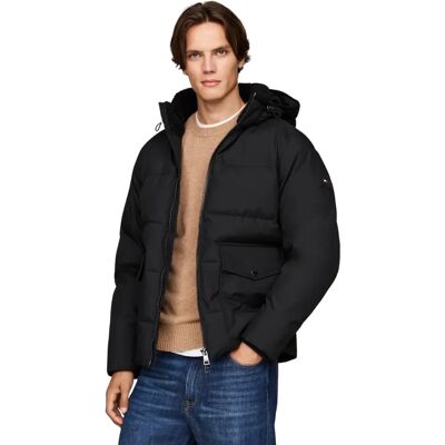 Jacka Tommy Hilfiger MW0MW37125 Svart - Vattentät och Isolerande Jacka Tommy Hilfiger MW0MW37125 Svart - Vattentät och Isolerande