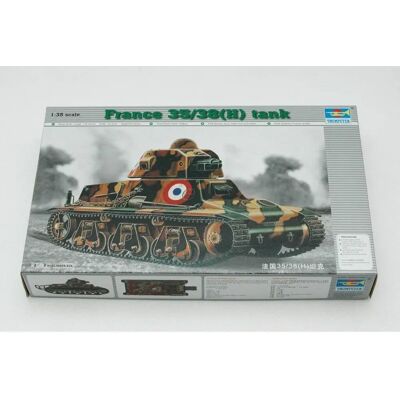 Trumpeter Hotchkiss H-39 con cannone SA18 da 37mm - Modello militare Trumpeter Hotchkiss H-39 con cannone SA18 da 37mm - Modello militare