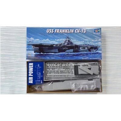 Trumpeter USS Franklin CV-13 Modellbausatz - 1/700 Skala Trumpeter USS Franklin CV-13 Modellbausatz - 1/700 Skala